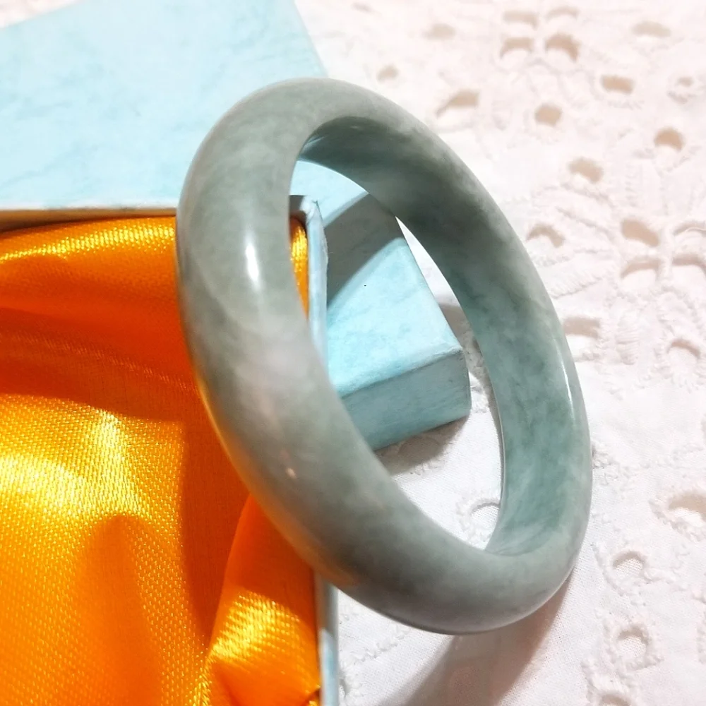 Snow Green Jade Children's Bangle Bracelet ~ Vintage - Picture 2 of 7